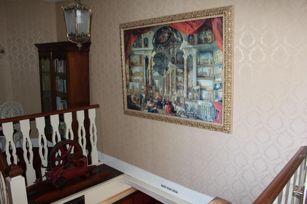 クローリー The Manor House Bed & Breakfast エクステリア 写真