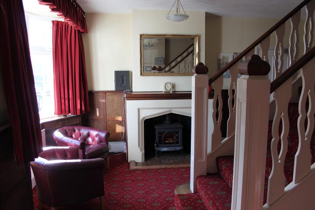 クローリー The Manor House Bed & Breakfast エクステリア 写真