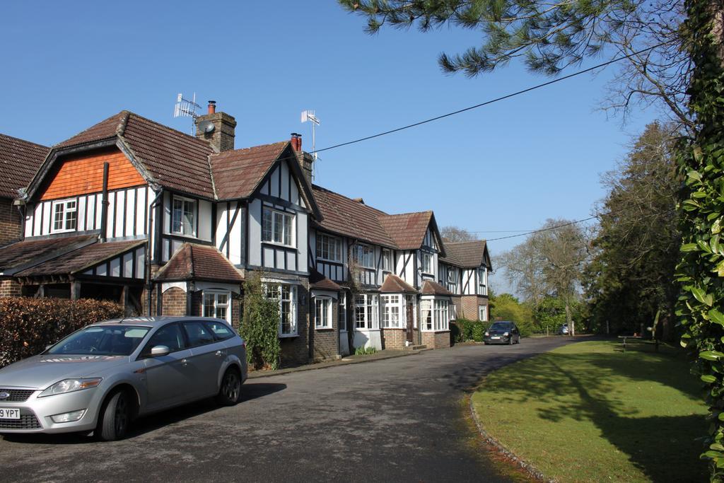 クローリー The Manor House Bed & Breakfast エクステリア 写真