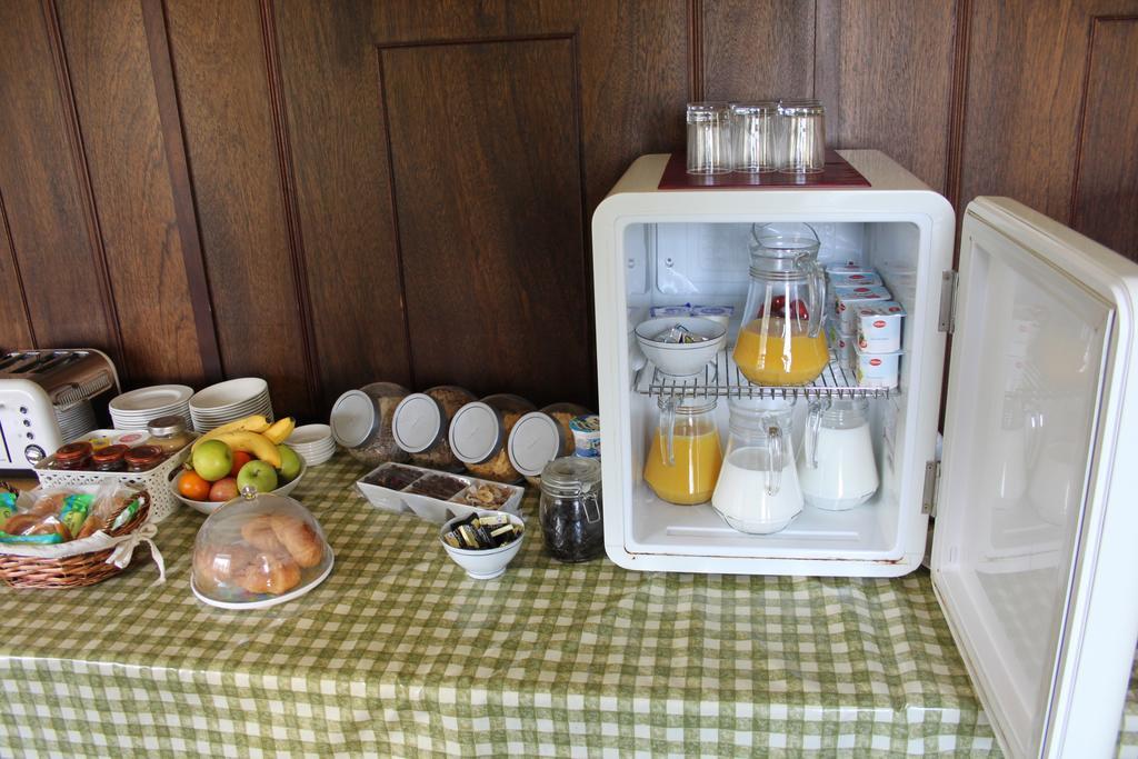 クローリー The Manor House Bed & Breakfast エクステリア 写真